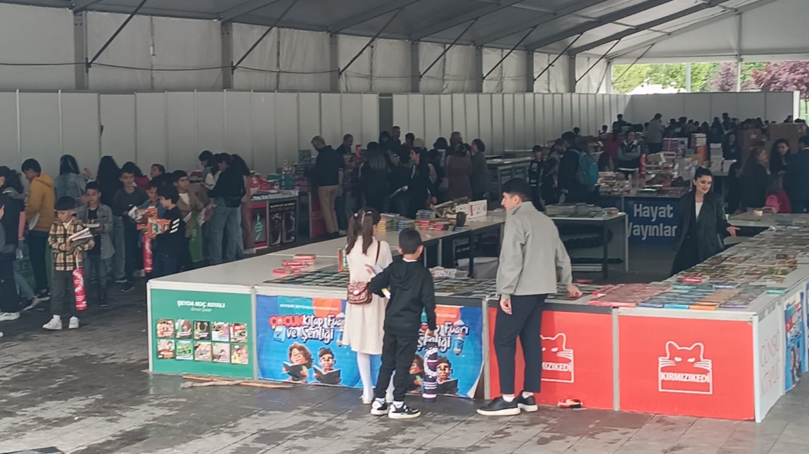DİYARBAKIR VALİLİĞİ- İL MİLLİ EĞİTİM MÜDÜRLÜĞÜ VE KULP KAYMAKAMLIĞININ ORTAKLAŞA GERÇEKLEŞTİRDİĞİ KİTAP VE ÇOCUK FESTİVALİNE KATILAN ÖĞRENCİLERİMİZ